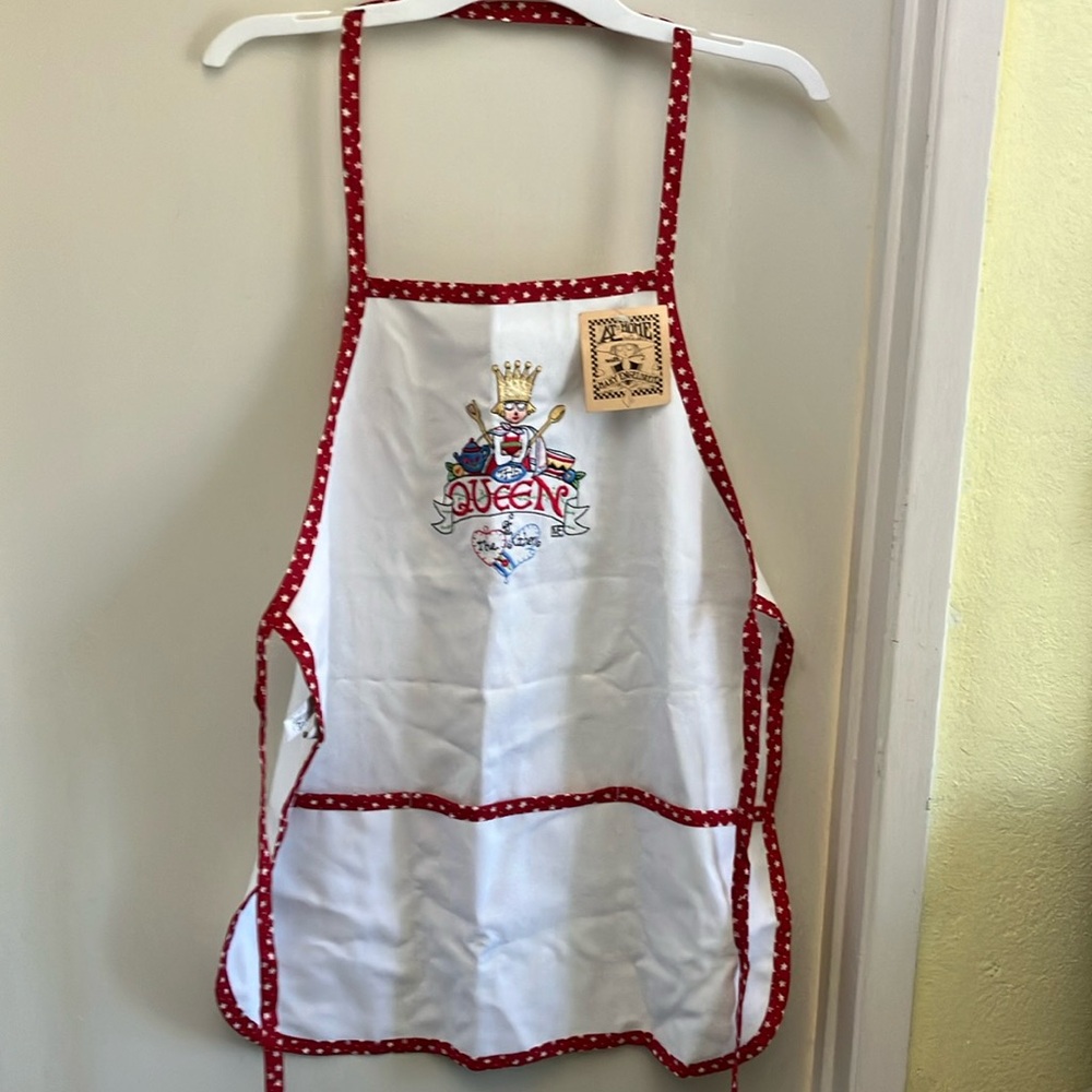 Mary Engelbreit Kitchen Apron New. Queen of the Kitchen
